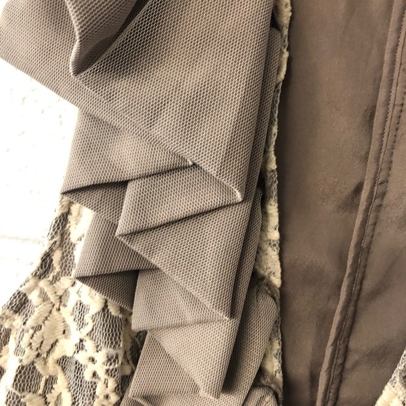 𝅺ryu lace ruffle vest sz medium - Picture 5 of 6